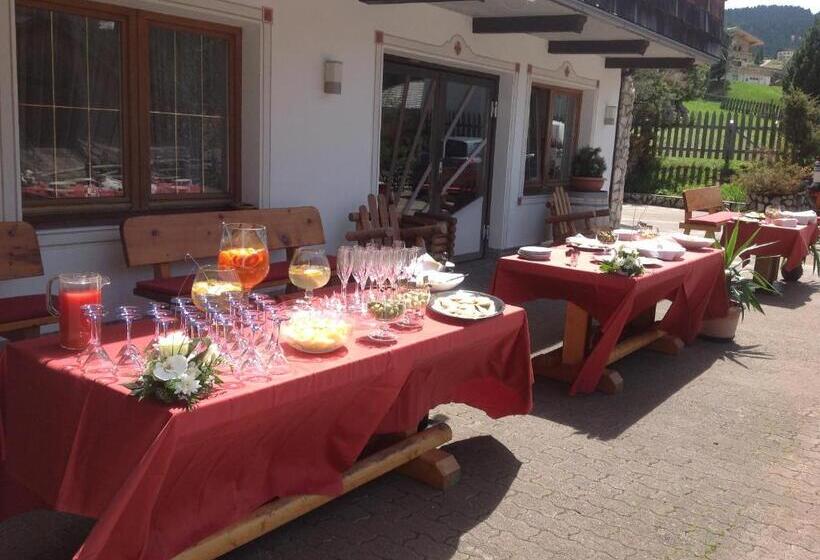 فندق Albergo Alisander