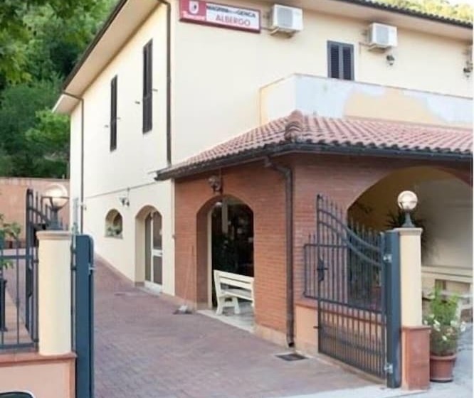 Отель Albergo Magrini Della Genga