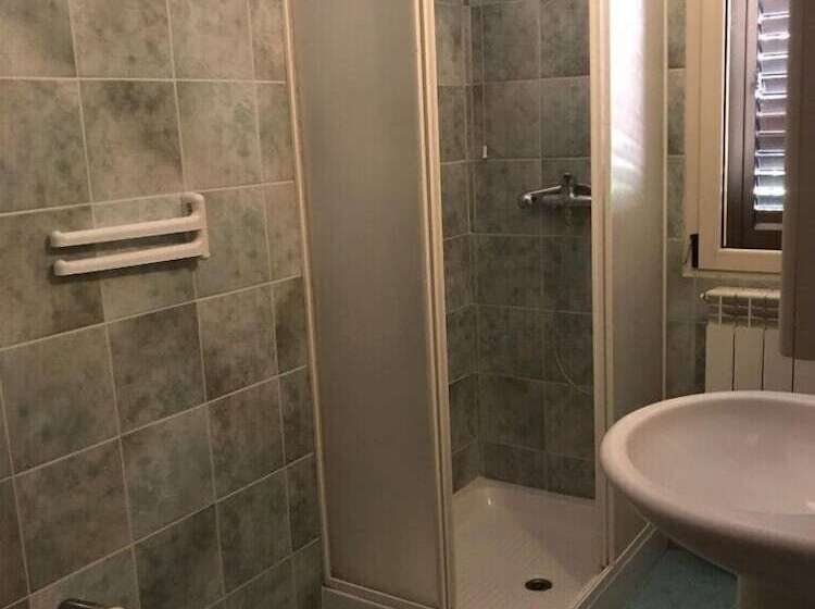 Отель Albergo Magrini Della Genga