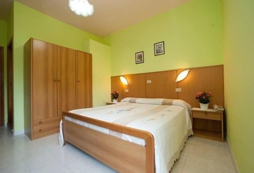 Отель Albergo Magrini Della Genga