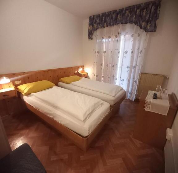 בית מלון כפרי Dolomiti Saone