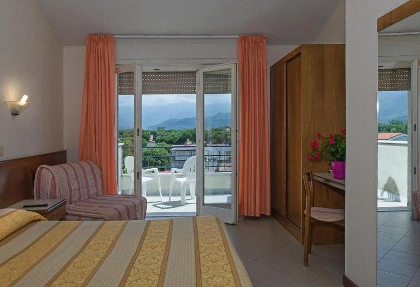 Отель Montecarlo