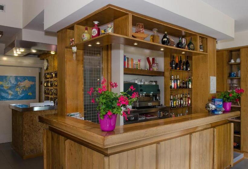 Отель Montecarlo