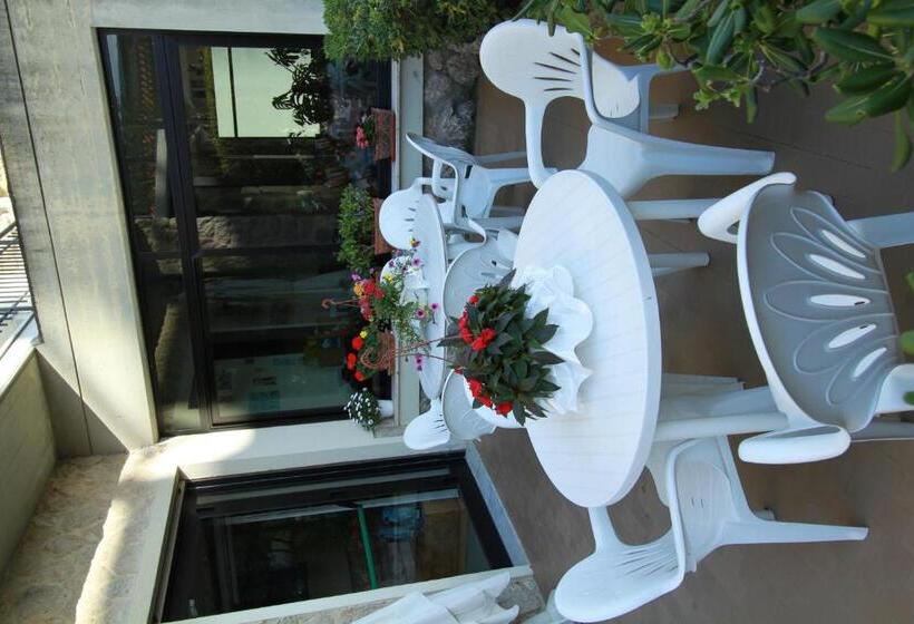 Отель Montecarlo