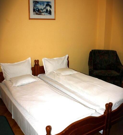 בית מלון כפרי Tivoli