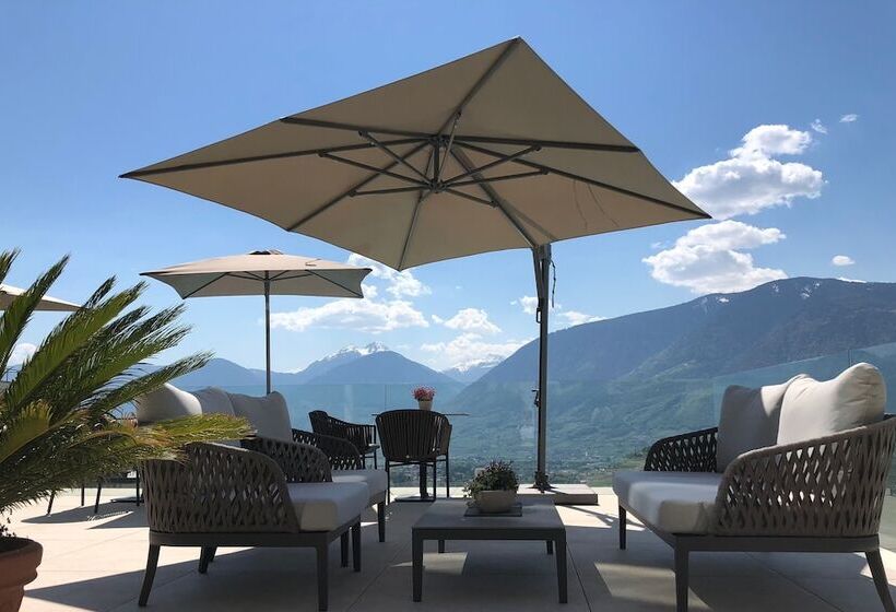 هتل Tyrol