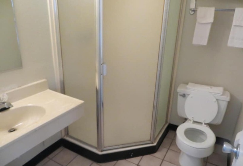 Мотель Travelers Inn Topeka