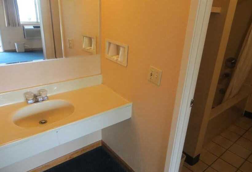 Мотель Travelers Inn Topeka