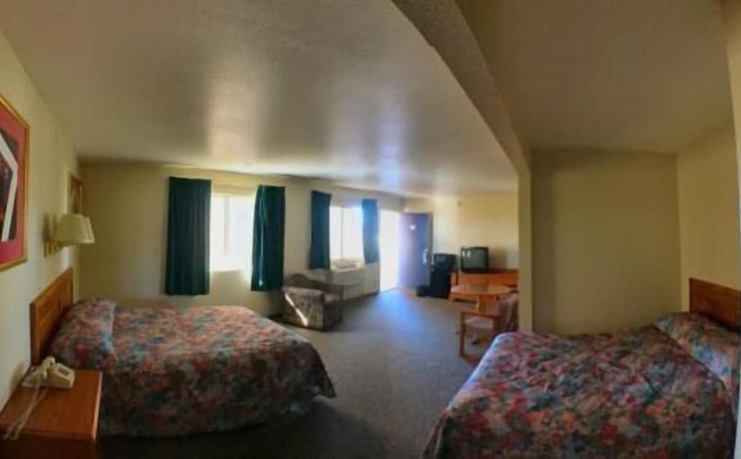 Мотель Travelers Inn Topeka