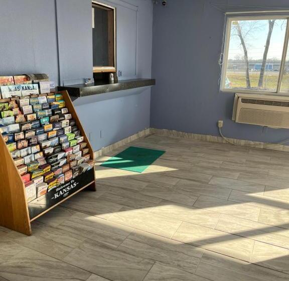 Мотель Travelers Inn Topeka