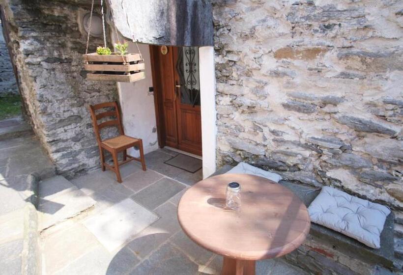 مبيت وإفطار Casa Tomà