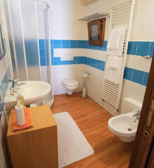 مبيت وإفطار Casa Tomà