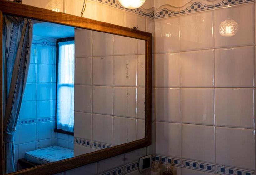 مبيت وإفطار Casa Tomà