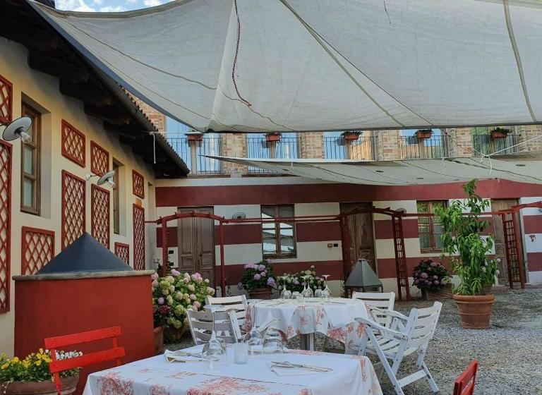 צימר Foresteria Ristorante Conti Roero