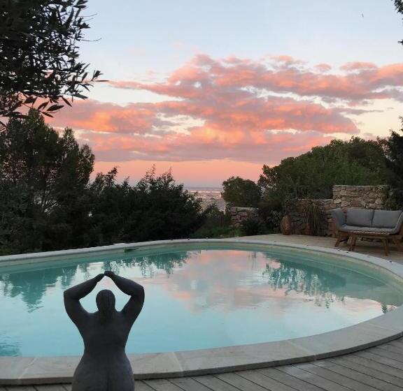 민박 La Singulière