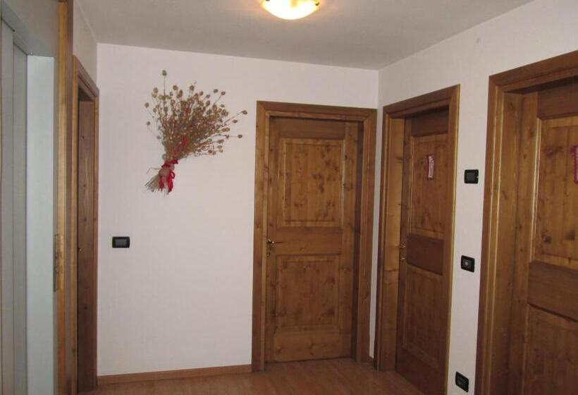 住宿加早餐  Meublè Blue House