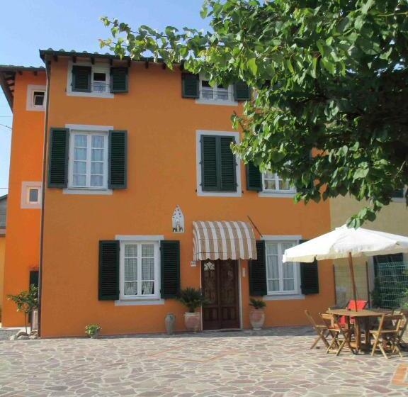 Bed & Breakfast Lucca Fora