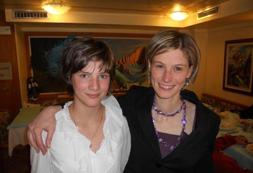 ホテル Albergo Alpino