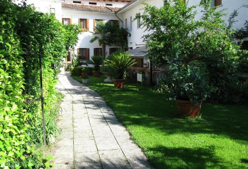 호텔 Albergo Ristorante Borghese