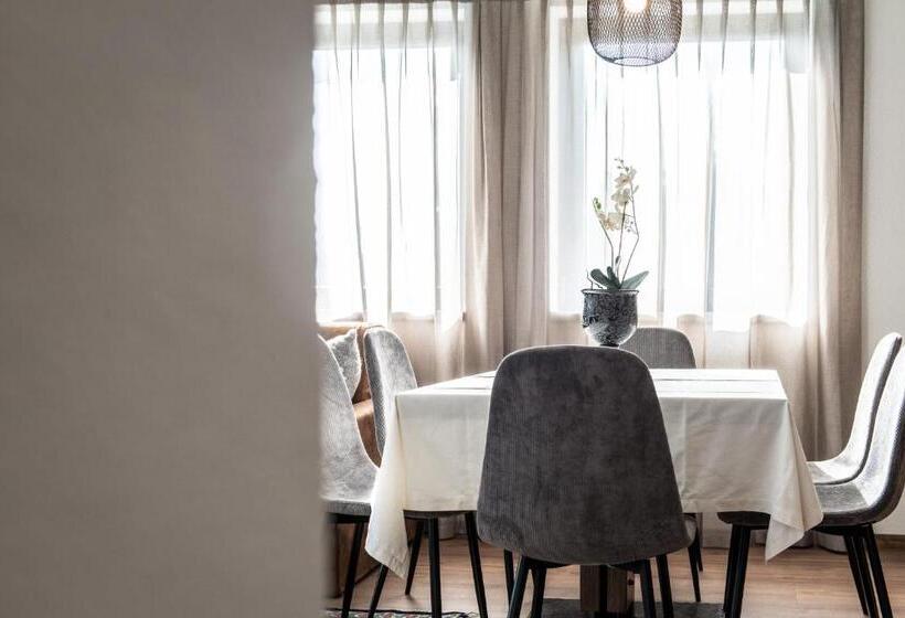 فندق Chalet Kristall   Dolomites Garden Chalet