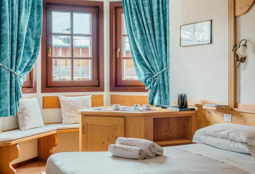 Отель Edelweiss