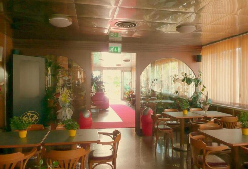 בית מלון כפרי Eden