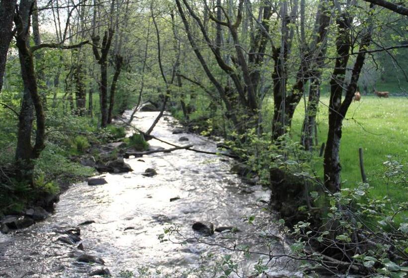 فندق Hôtel Auberge Du Combaïre