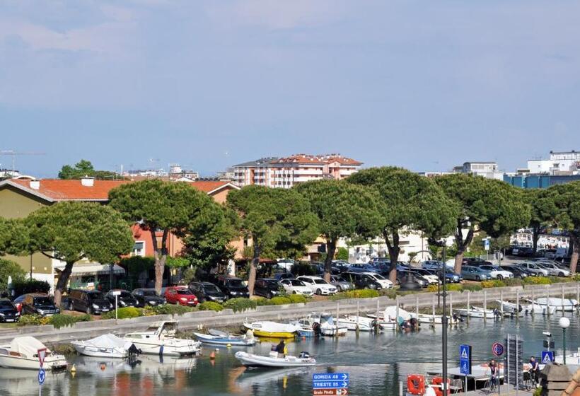 Lacroma Bio Hotel & Apartments