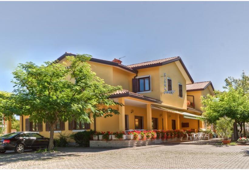 בית מלון כפרי Pesek