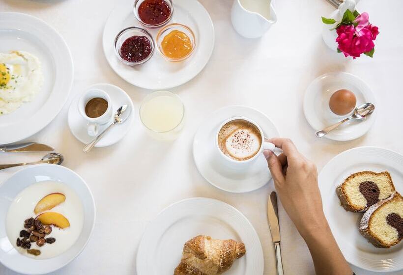 בית מלון כפרי Weisses Rössl   Cavallino Bianco