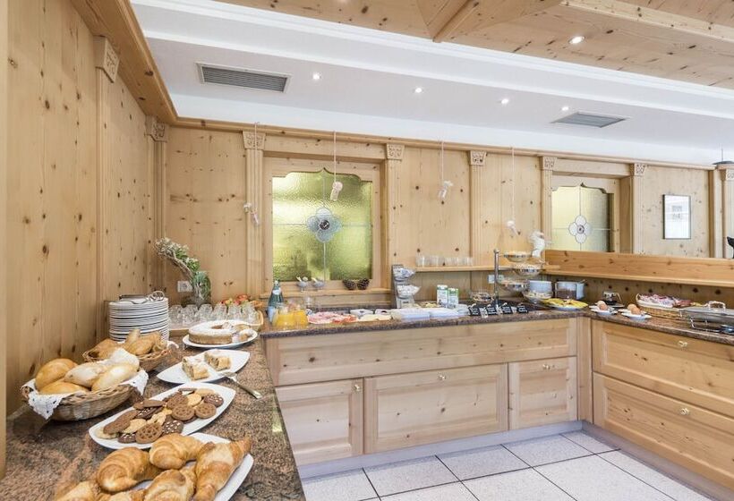 בית מלון כפרי Weisses Rössl   Cavallino Bianco