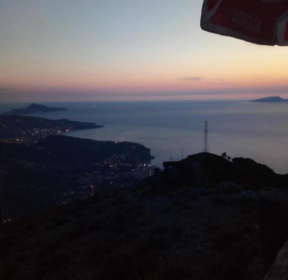 ベッドアンドブレックファースト Al Castagno