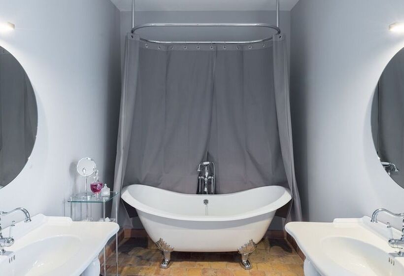 Bed and Breakfast Château De Pierreclos