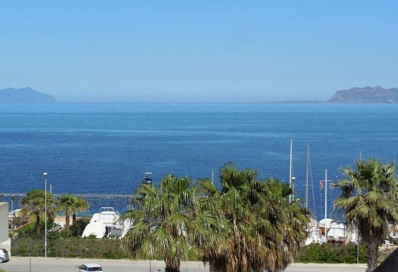 تختخواب و صبحانه Colomba Bianca