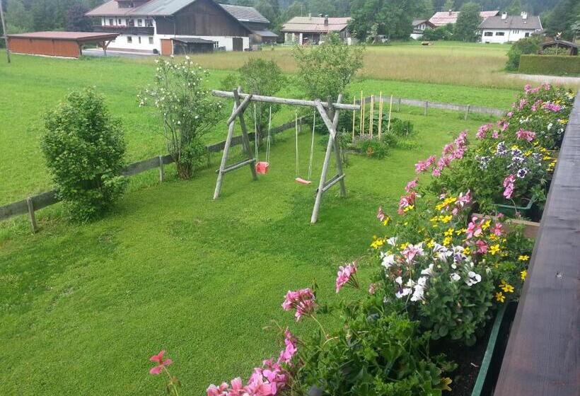 تختخواب و صبحانه Haus Karwendelblick