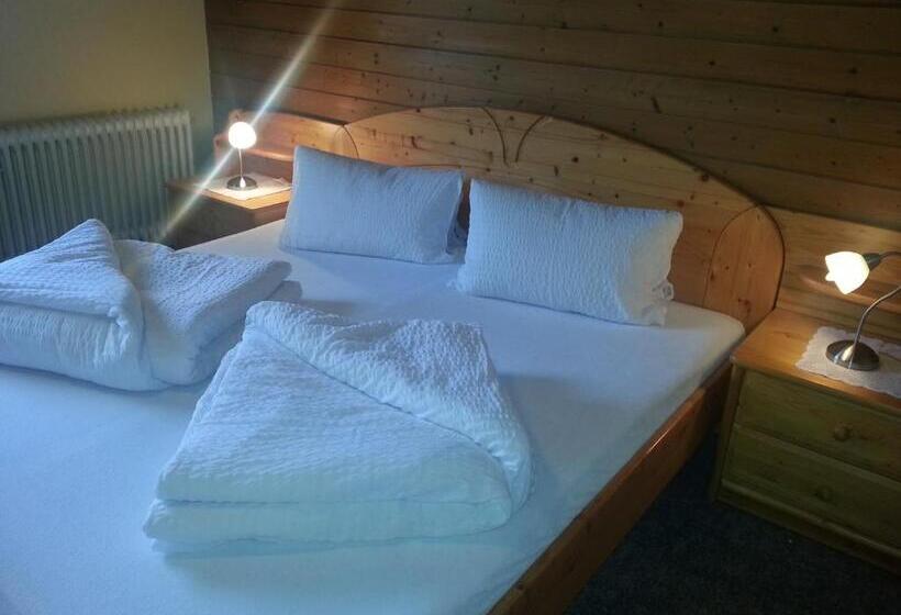 تختخواب و صبحانه Haus Karwendelblick