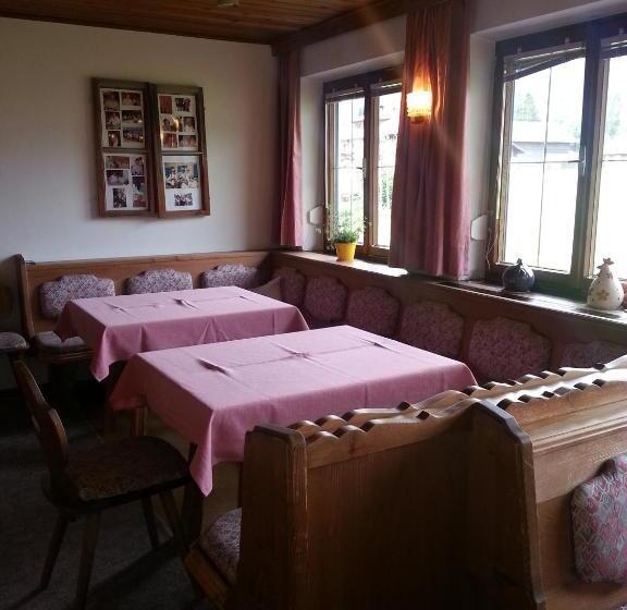 تختخواب و صبحانه Haus Karwendelblick