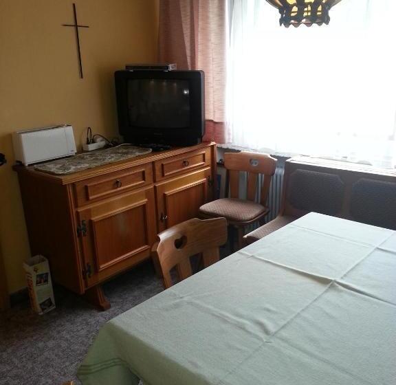 تختخواب و صبحانه Haus Karwendelblick