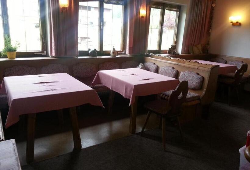 تختخواب و صبحانه Haus Karwendelblick