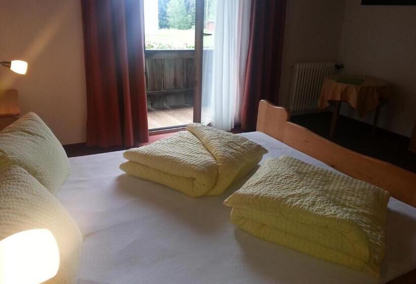 تختخواب و صبحانه Haus Karwendelblick