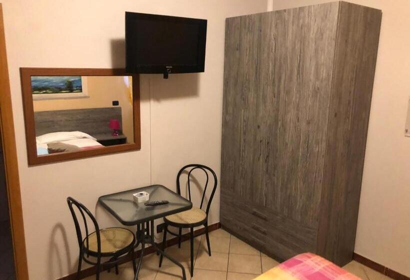 مبيت وإفطار Il Gatto E La Volpe