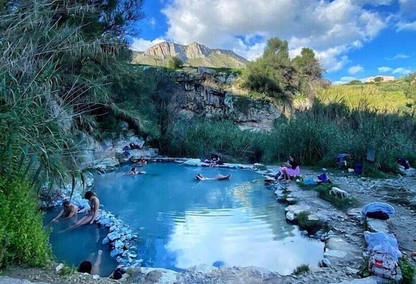مبيت وإفطار La Suite Di Segesta