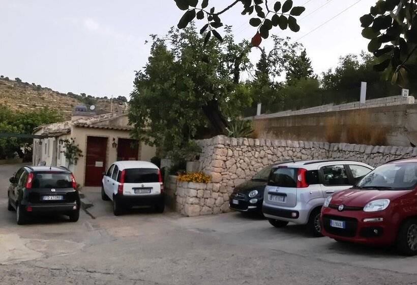 تختخواب و صبحانه La Suma Sumalia