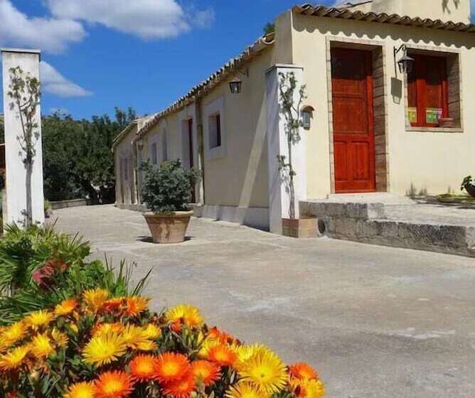 تختخواب و صبحانه La Suma Sumalia