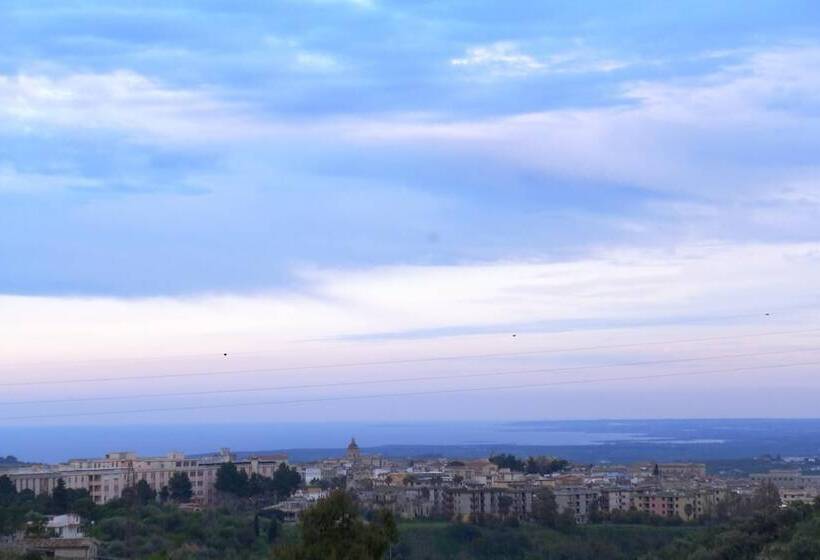 تختخواب و صبحانه La Suma Sumalia