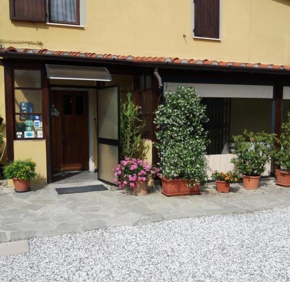 تختخواب و صبحانه Le Travi