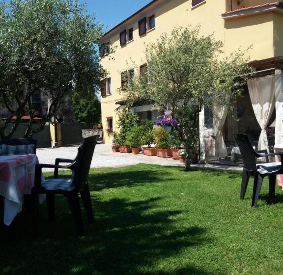 تختخواب و صبحانه Le Travi