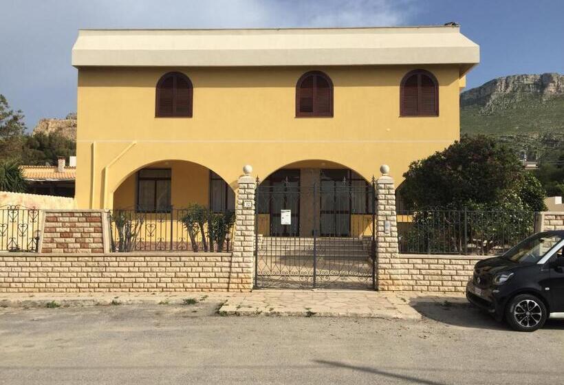 مبيت وإفطار Orlando Vacanze Camere