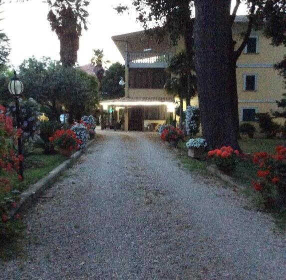 مبيت وإفطار Villa Berghella