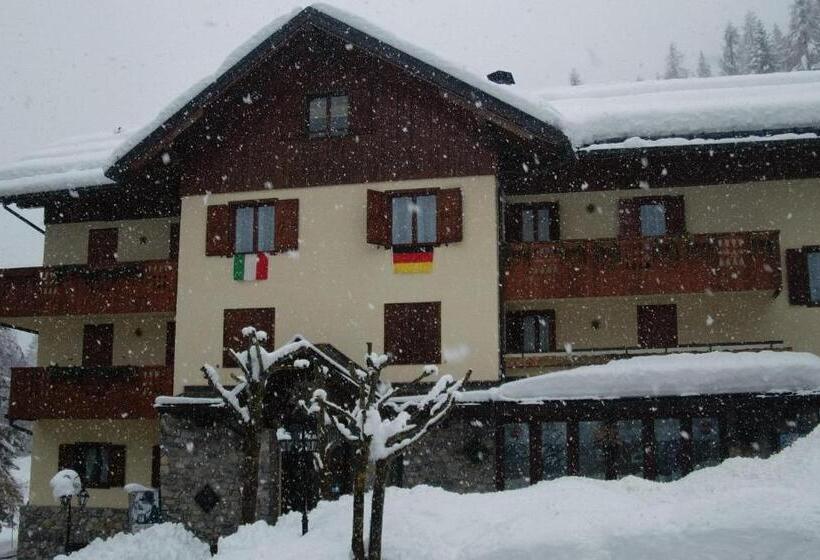 ホテル Albergo Nuoitas